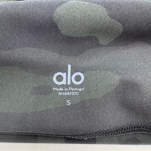 ALO Yoga Camo Biker‎ Shorts, Size Small - Picture 6 of 10